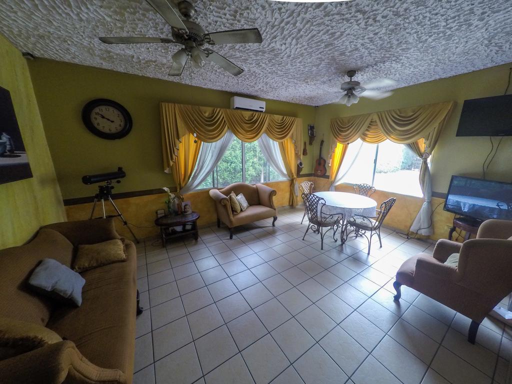 Hotel Casa Maria San Pedro Sula Buitenkant foto